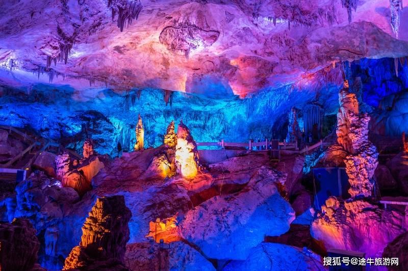 五粮液“恰到好处”涨价 业内看好名优酒企增长态势